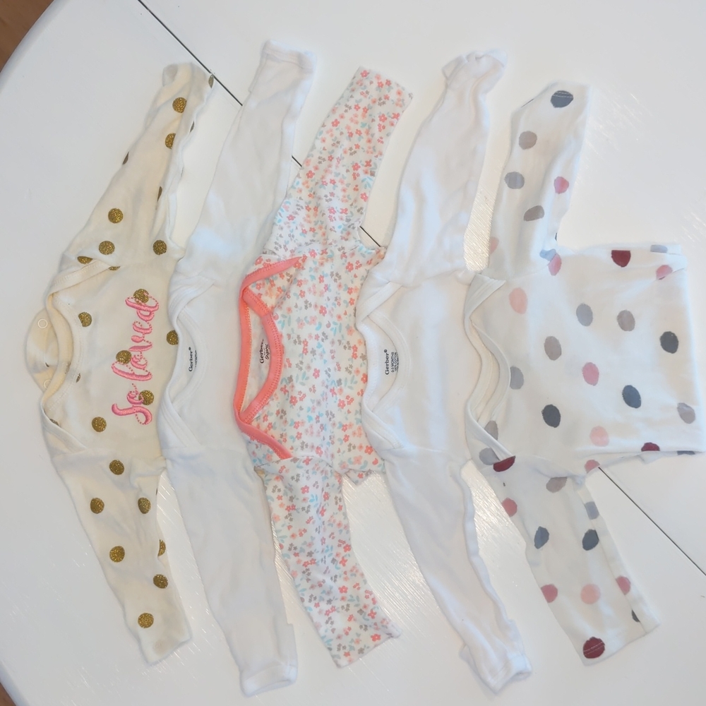 4/$12- Gerber Onesies Size 0-3M